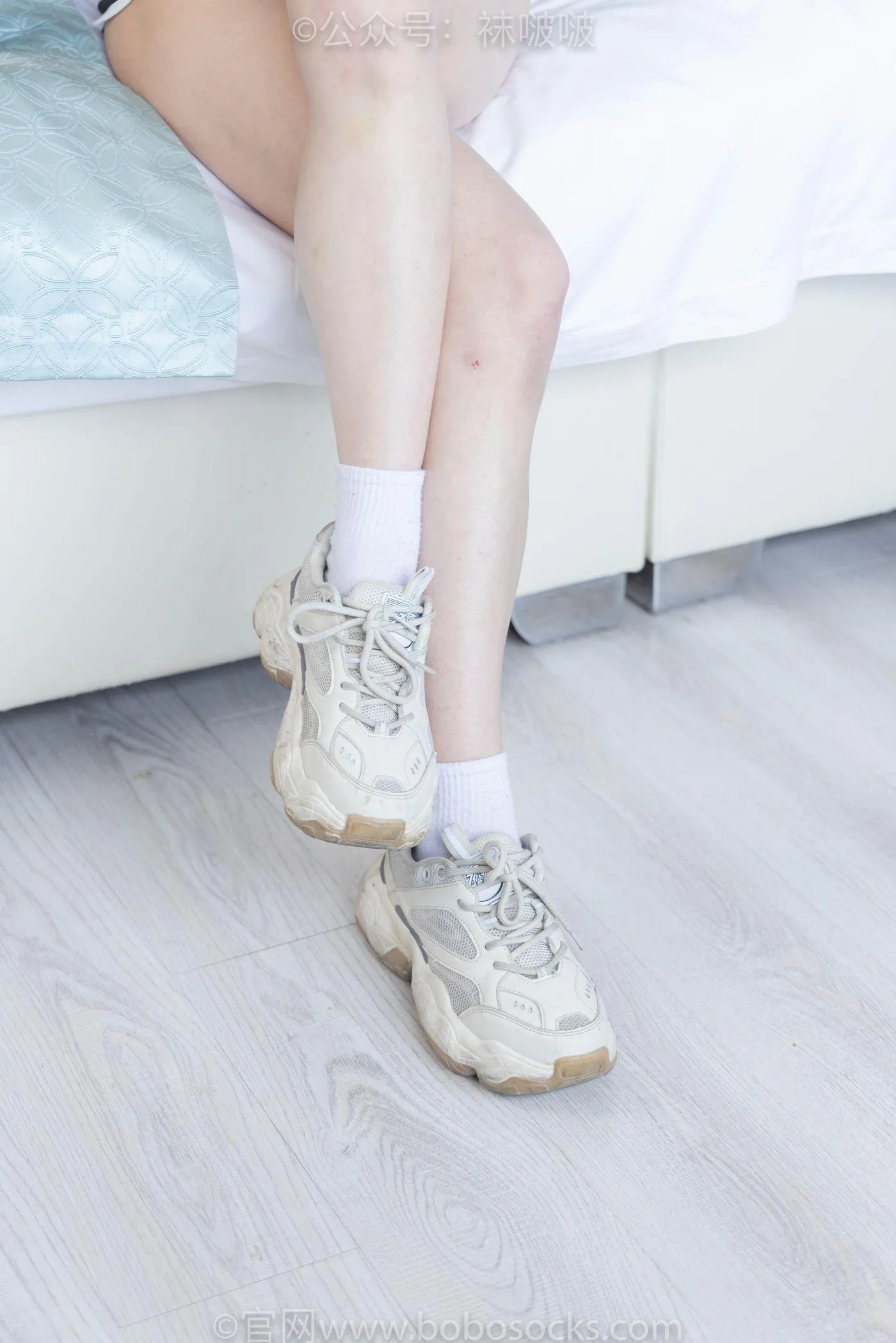 [BoBoSocks袜啵啵]NO.084 苏苏-运动鞋、日常所穿白棉袜、裸足 [140P]插图9